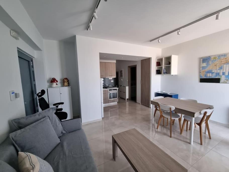 Connie'S Beach House 科斯镇 外观 照片