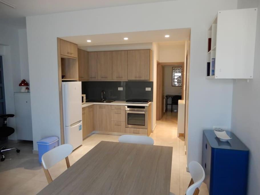 Connie'S Beach House 科斯镇 外观 照片
