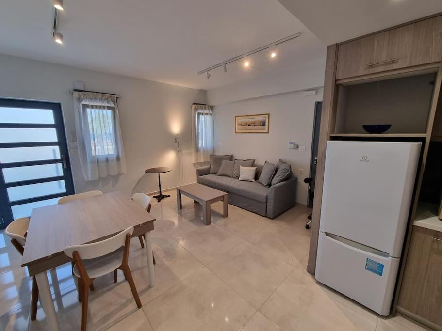 Connie'S Beach House 科斯镇 外观 照片