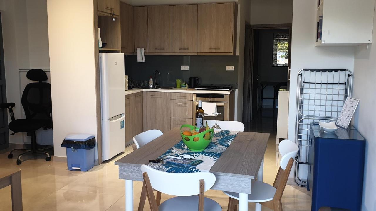 Connie'S Beach House 科斯镇 外观 照片