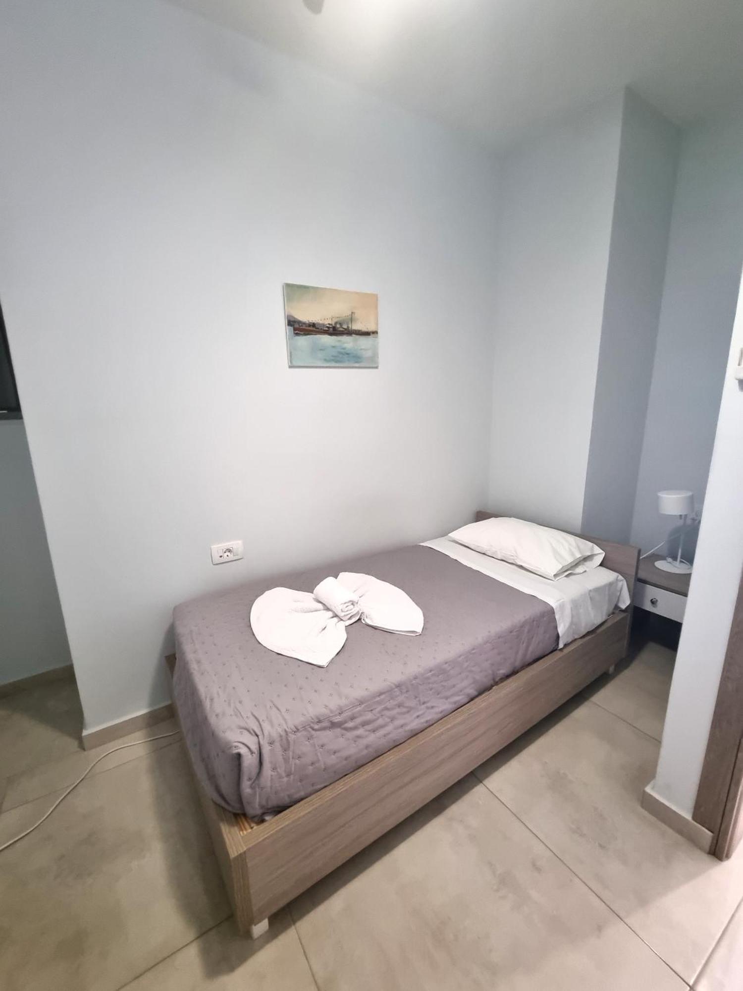 Connie'S Beach House 科斯镇 外观 照片