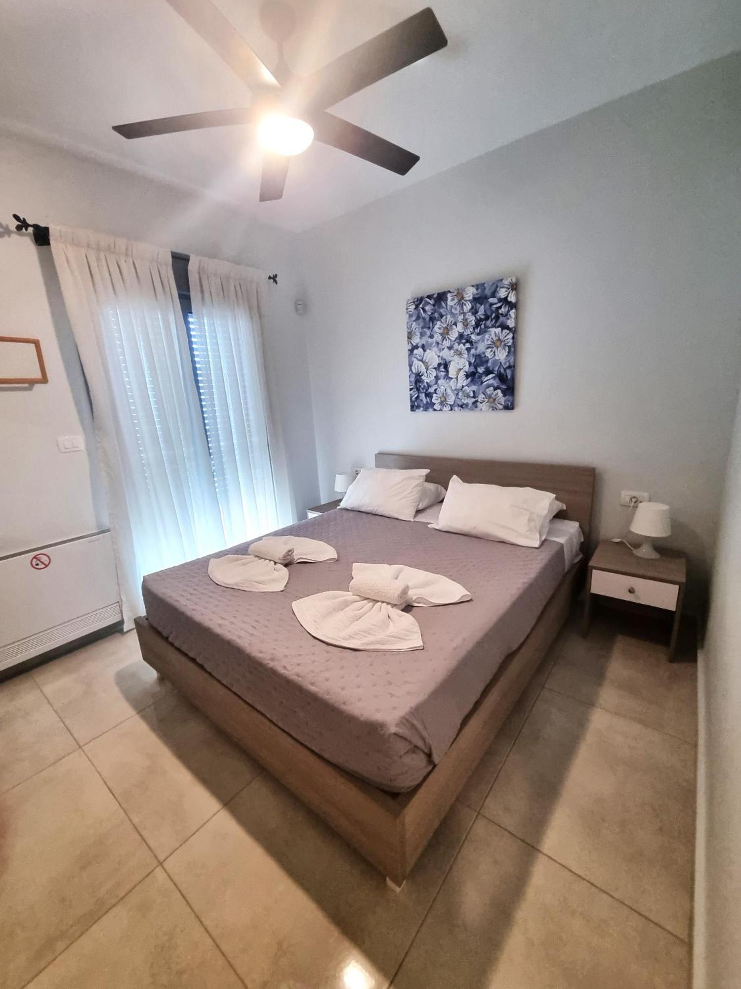 Connie'S Beach House 科斯镇 外观 照片